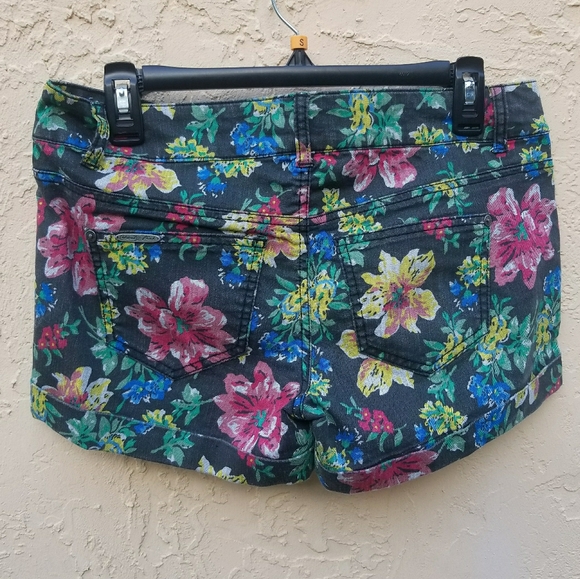 Celebrity Pink Denim Floral Shorts - Picture 5 of 5